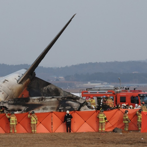 韓國(guó)客機(jī)碰撞爆炸事故造成至少120人死亡