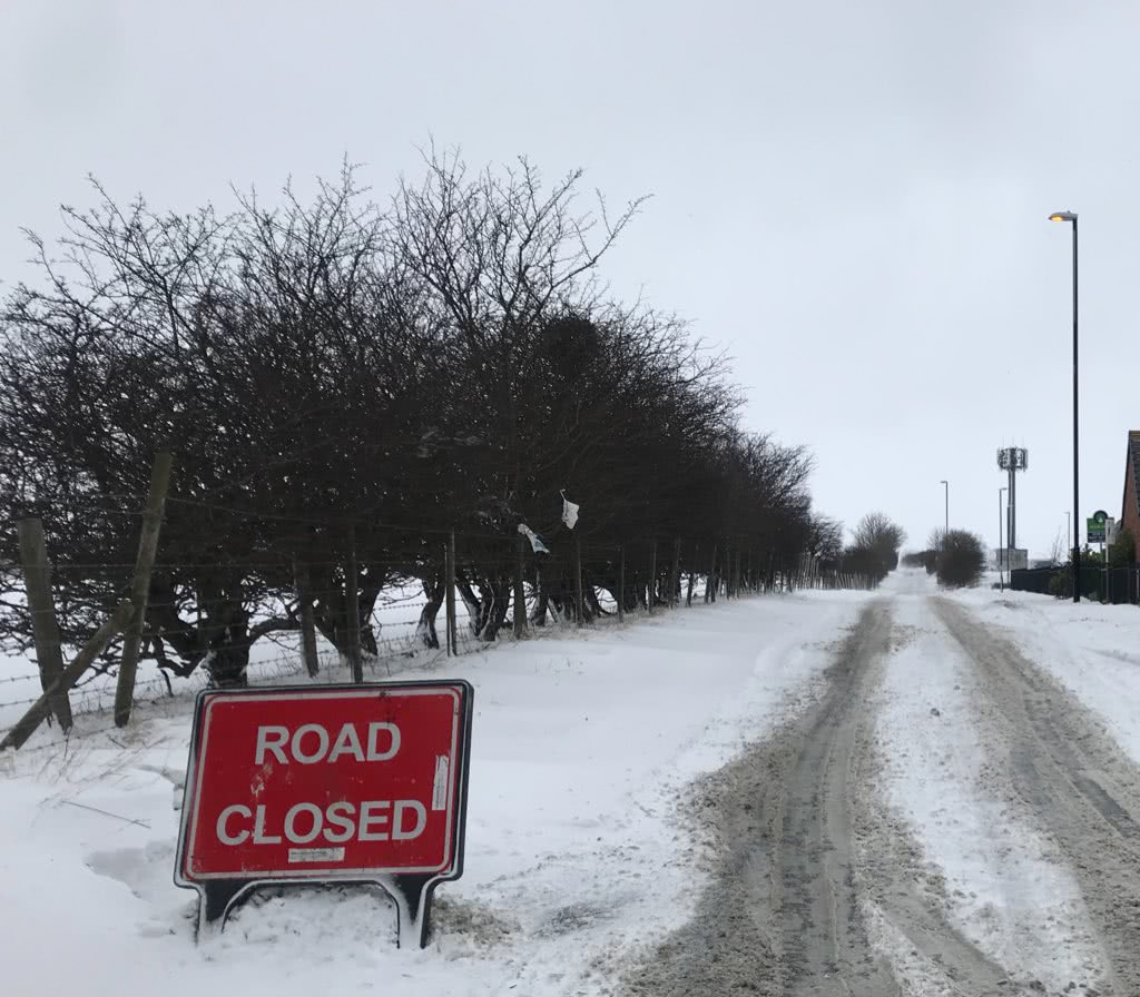 英國大降雪導(dǎo)致多個機(jī)場跑道臨時關(guān)閉