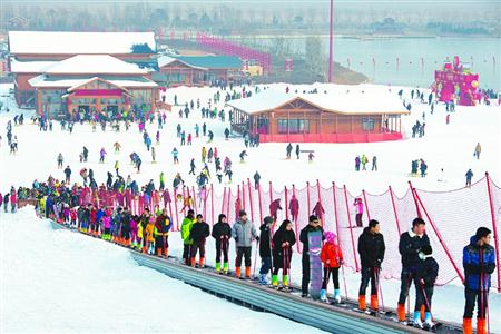 二四六香港資料期期準246,哈爾濱冰雪大世界排隊游客喊退票